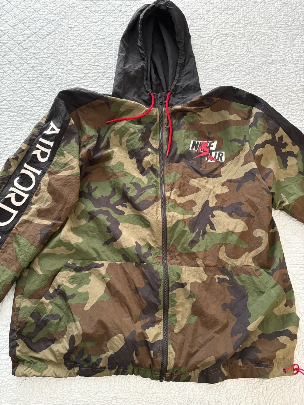 Air Jordan Jumpman Classics camo windbreaker. Size large.